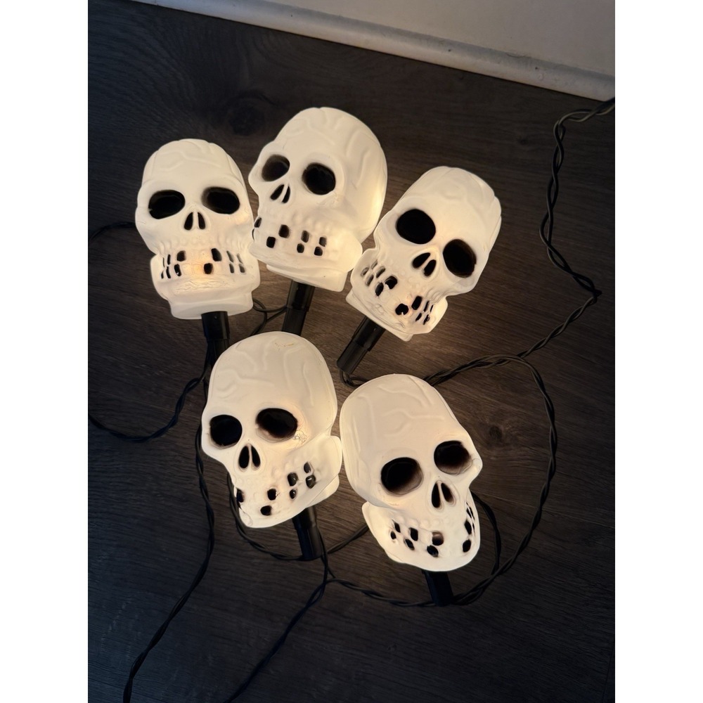 VTG Skelton Blow Mold Lights 5 Skulls-‎ Corded